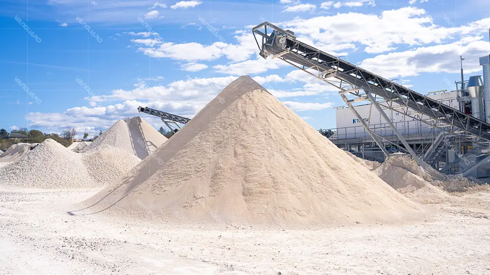 Crawler mobile plant working at granite quarry