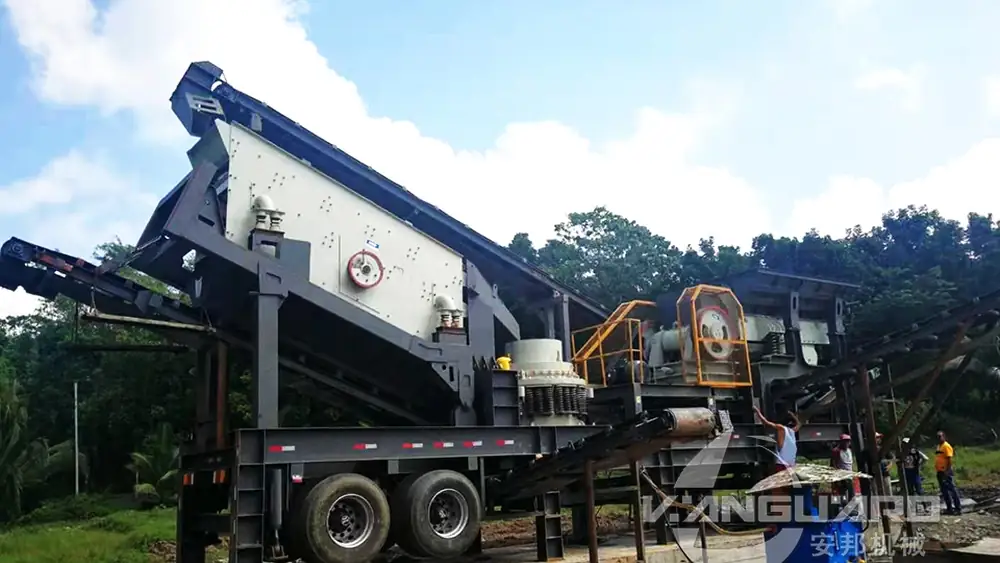 Modular mobile crusher at a mining and aggregate site