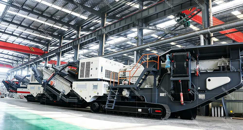 Tracked mobile crushing station
